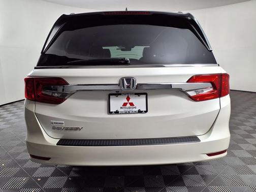 White Diamond Pearl 2018 Honda Odyssey EX-L