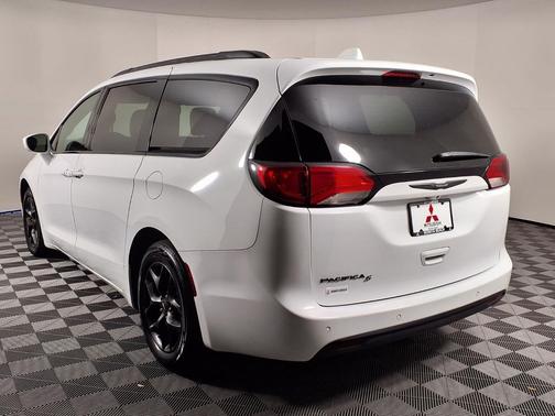 2018 Chrysler Pacifica Touring-L