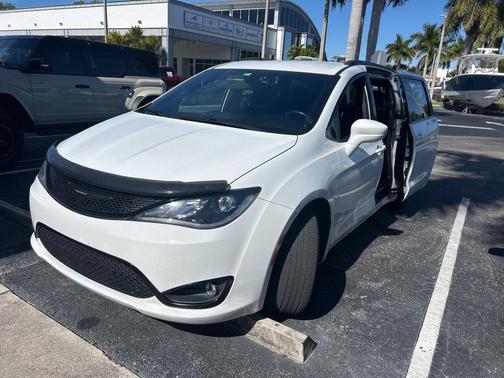 2018 Chrysler Pacifica Touring-L