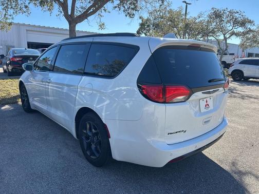 2018 Chrysler Pacifica Touring-L