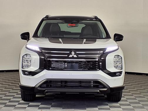 White Diamond With Black Roof 2026 Mitsubishi Outlander Trail Edition S-AWC