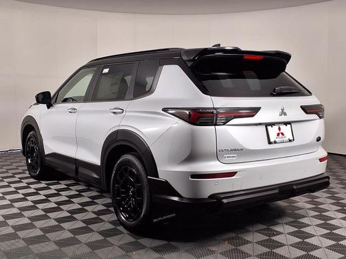 White Diamond With Black Roof 2026 Mitsubishi Outlander Trail Edition S-AWC
