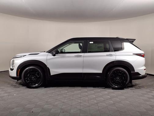 White Diamond With Black Roof 2026 Mitsubishi Outlander Trail Edition S-AWC