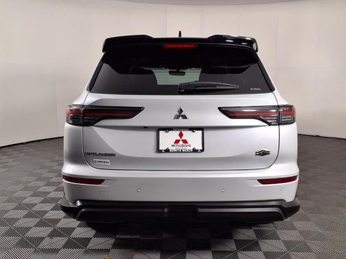 White Diamond With Black Roof 2026 Mitsubishi Outlander Trail Edition S-AWC