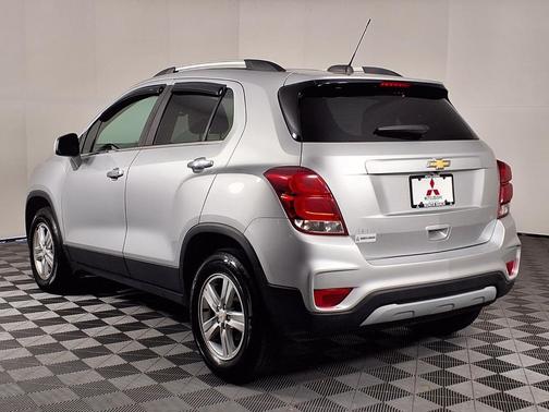 Silver Ice Metallic 2020 Chevrolet Trax LT