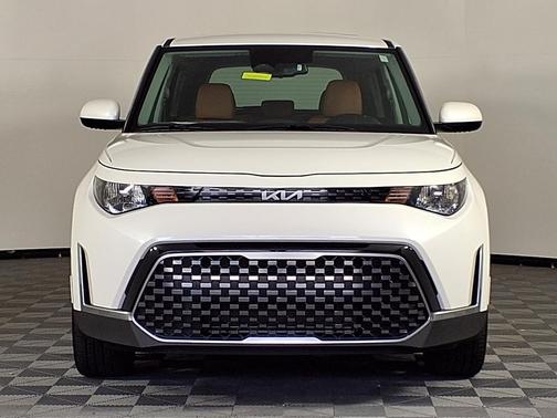 Snow White Pearl 2024 Kia Soul EX