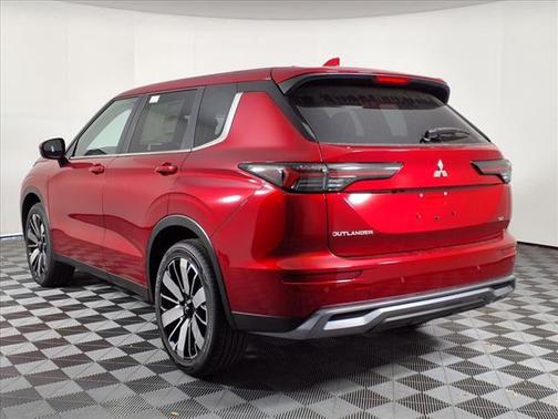 Red Diamond 2025 Mitsubishi Outlander SE 2.5 S-AWC