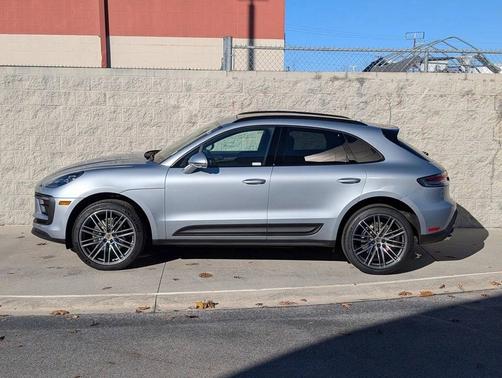 Dolomite Silver Metallic 2026 Porsche Macan