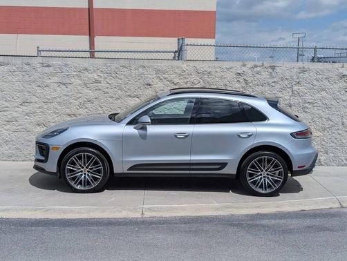 Dolomite Silver Metallic 2026 Porsche Macan