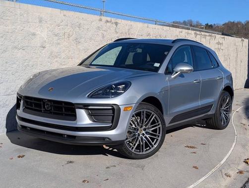 Dolomite Silver Metallic 2026 Porsche Macan