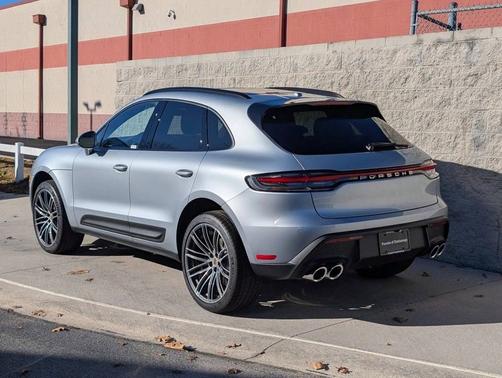 Dolomite Silver Metallic 2026 Porsche Macan