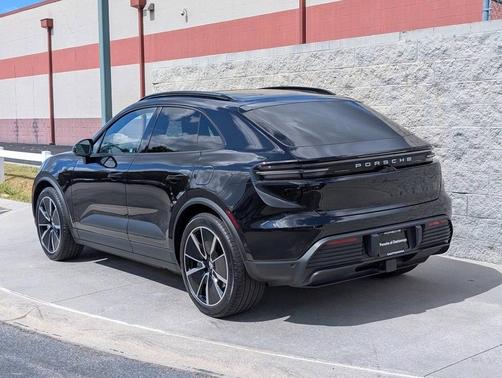 2025 Porsche Macan 