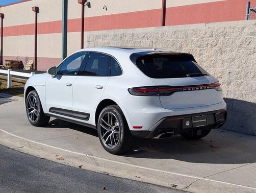 Carrara White Metallic 2026 Porsche Macan