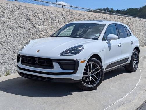 Carrara White Metallic 2026 Porsche Macan