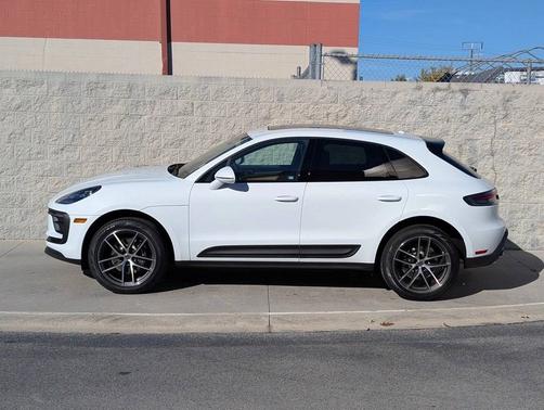 Carrara White Metallic 2026 Porsche Macan