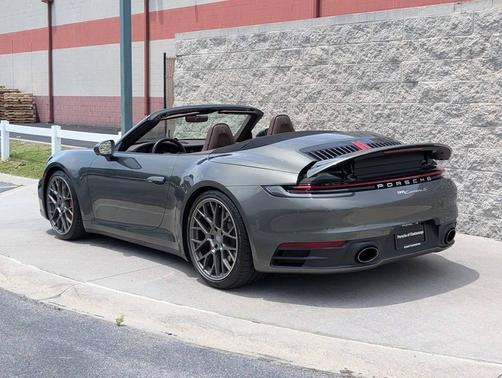 Aventurine Green Metallic 2021 Porsche 911
