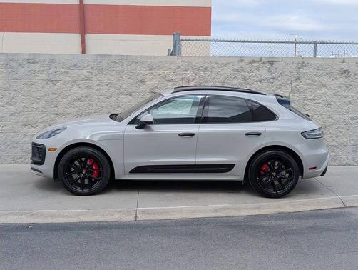 2022 Porsche Macan 