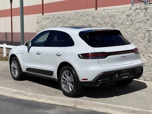2025 Porsche Macan 