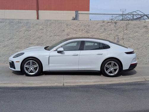 2025 Porsche Panamera 