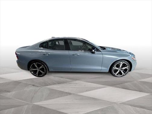 2024 Volvo S60 B5 Core Dark Theme