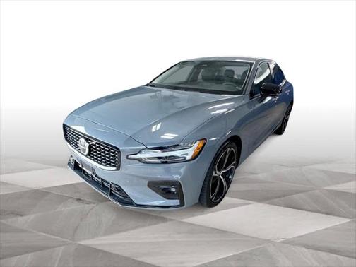 2024 Volvo S60 B5 Core Dark Theme