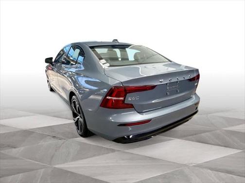 2024 Volvo S60 B5 Core Dark Theme