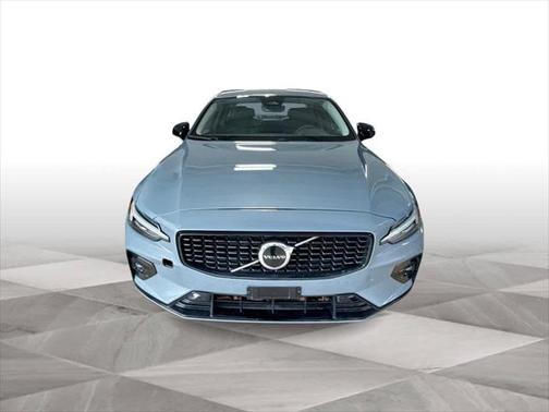 2024 Volvo S60 B5 Core Dark Theme