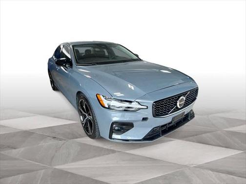 2024 Volvo S60 B5 Core Dark Theme