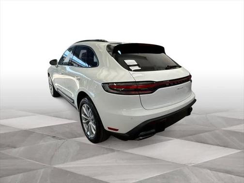 2025 Porsche Macan Base