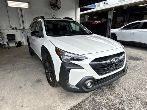 Crystal White Pearl 2025 Subaru Outback Onyx Edition XT