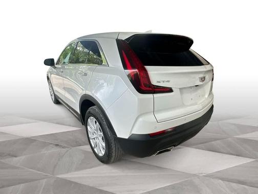 Crystal White Tricoat 2023 Cadillac XT4 Luxury