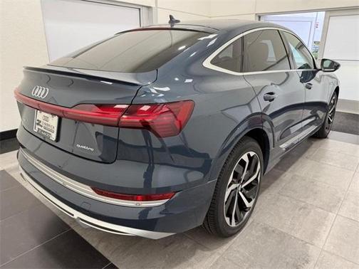 2020 Audi e-tron Prestige