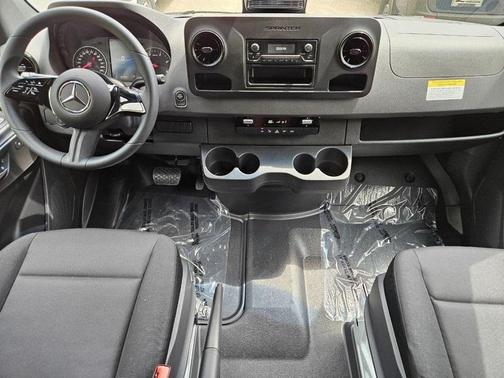 2025 Mercedes-Benz Sprinter 2500 Standard Roof