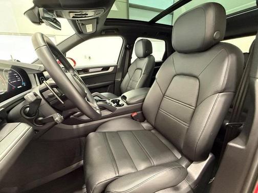 2024 Porsche Cayenne Base