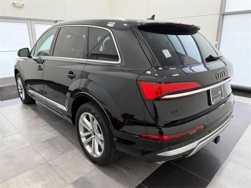 2025 Audi Q7 55 Premium
