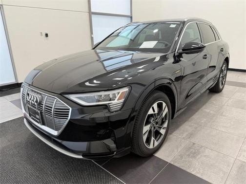 2022 Audi e-tron Premium Plus