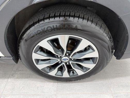 Crystal White Pearl 2025 Subaru Outback Limited