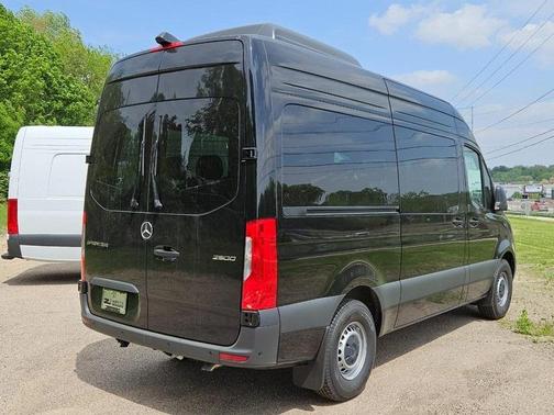 2025 Mercedes-Benz Sprinter 2500 144 WB Standard Roof Passenger