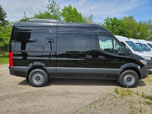 2025 Mercedes-Benz Sprinter 2500 144 WB Standard Roof Passenger