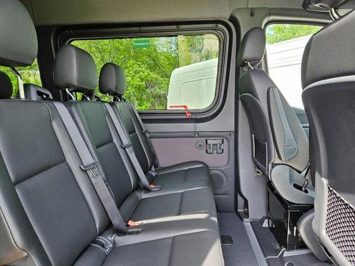2025 Mercedes-Benz Sprinter 2500 144 WB Standard Roof Passenger