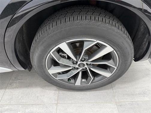 2024 Audi Q5 45 S line quattro Premium