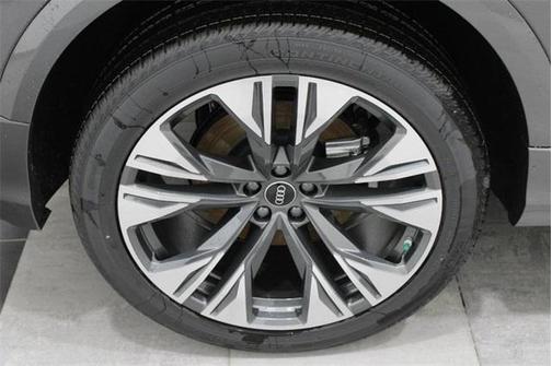 2025 Audi Q8 55 Premium