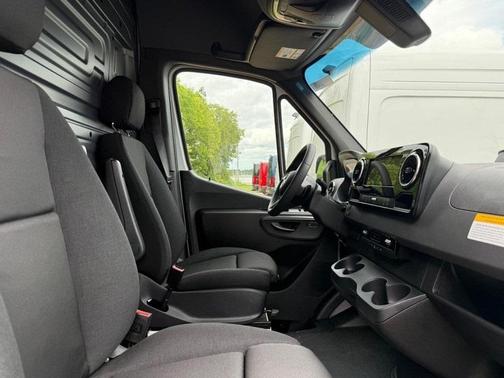2025 Mercedes-Benz Sprinter 2500 High Roof