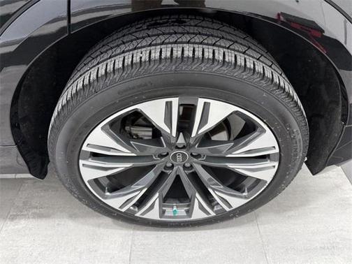 2025 Audi Q8 55 Premium