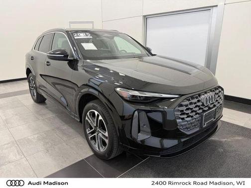 Mythos Black Metallic 2025 Audi Q5 2.0T quattro Premium