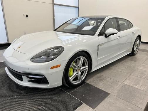 2018 Porsche Panamera 4 Executive