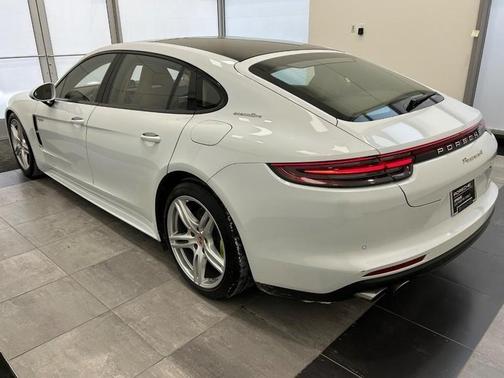 2018 Porsche Panamera 4 Executive