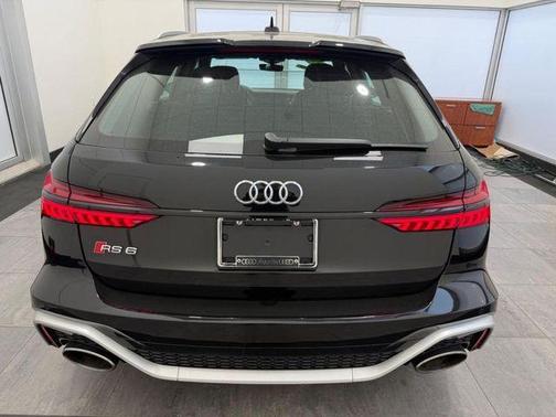 Mythos Black Metallic 2022 Audi RS 6 Avant 4.0T quattro