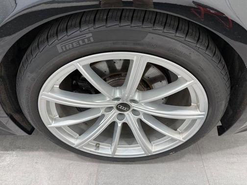 Mythos Black Metallic 2022 Audi RS 6 Avant 4.0T quattro