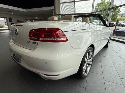 White 2013 Volkswagen Eos Lux